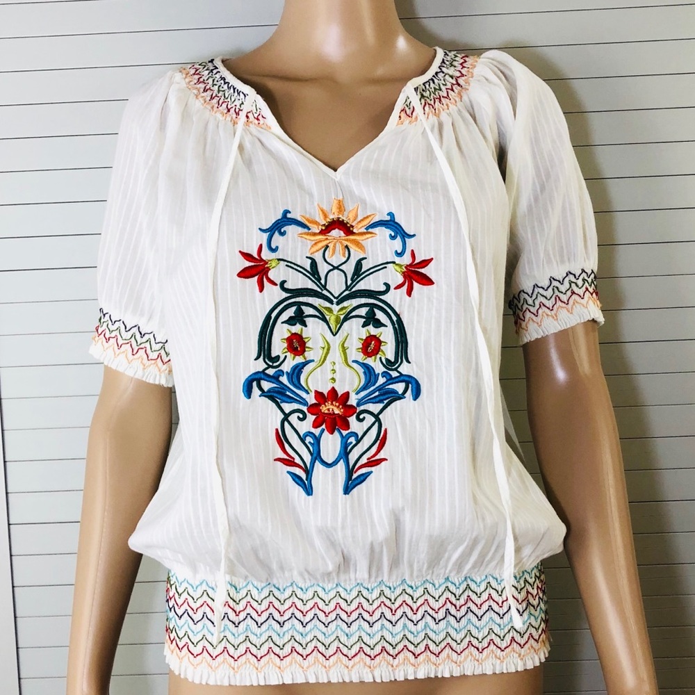 NWT UNO CORE Boho Style Embroidered Smocked Top